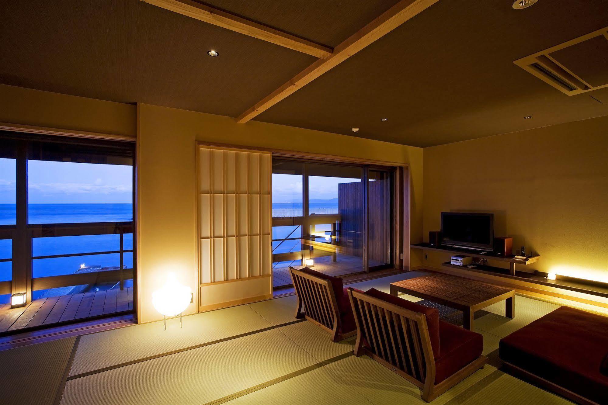 Amahara Hotel Sumoto Екстериор снимка