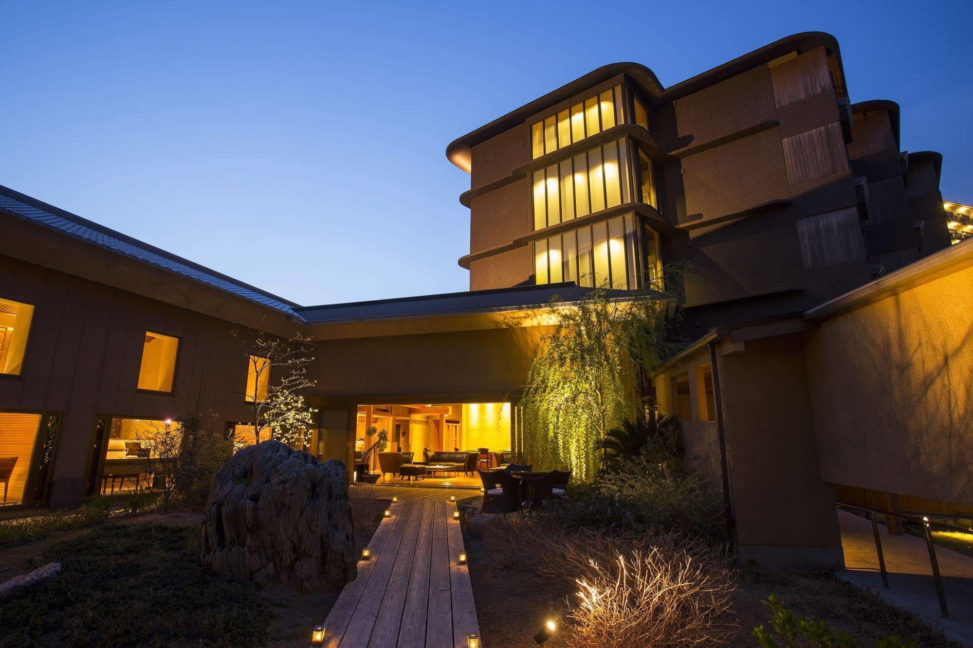 Amahara Hotel Sumoto Екстериор снимка